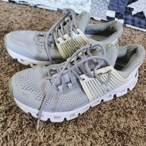Womens On Cloud Helion 7.5 Sneakers